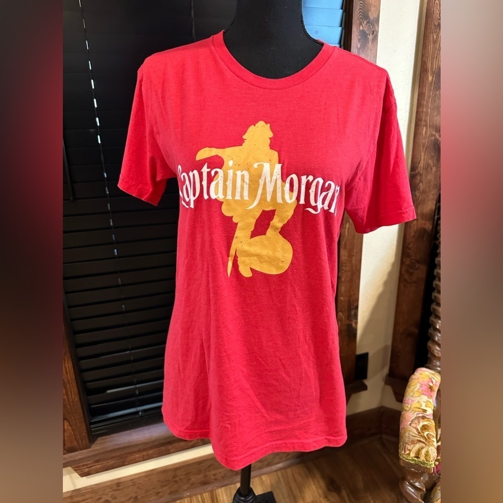 Vintage Captain Morgan Graphic Short Sleeve Shirt - Small